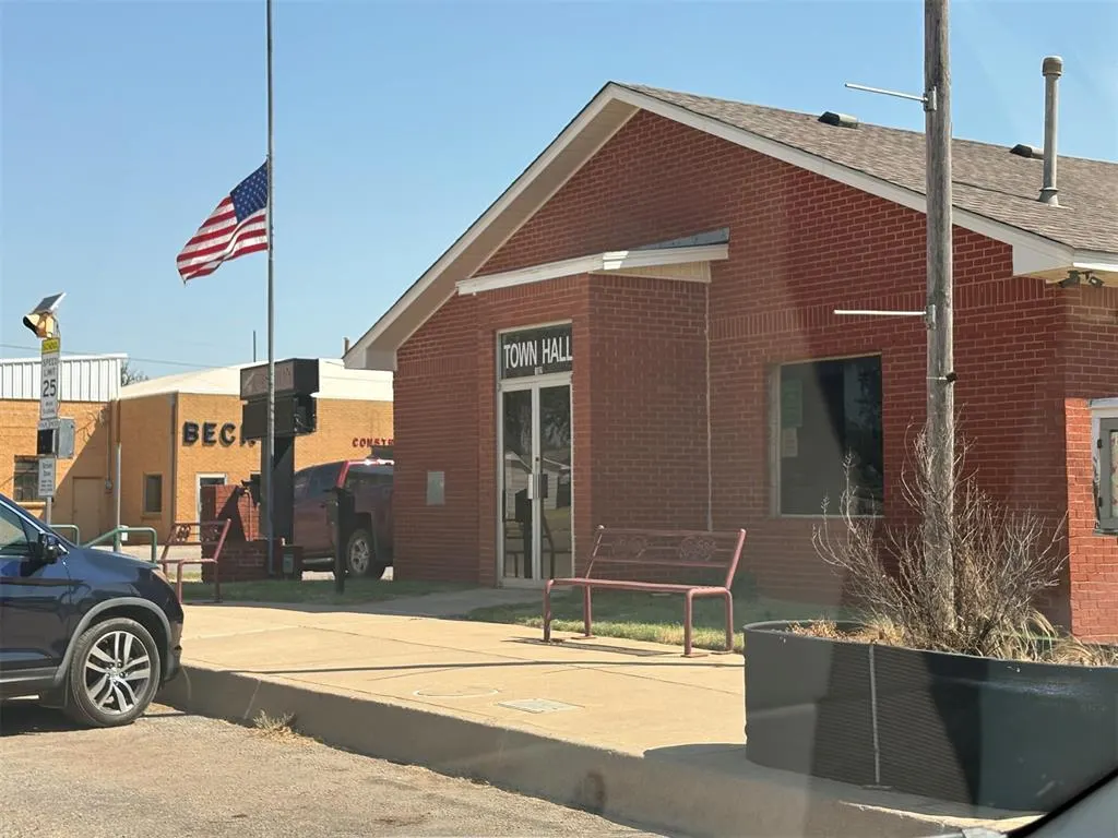 Photo 4 — 205 S Main Street, Cashion, OK 73016