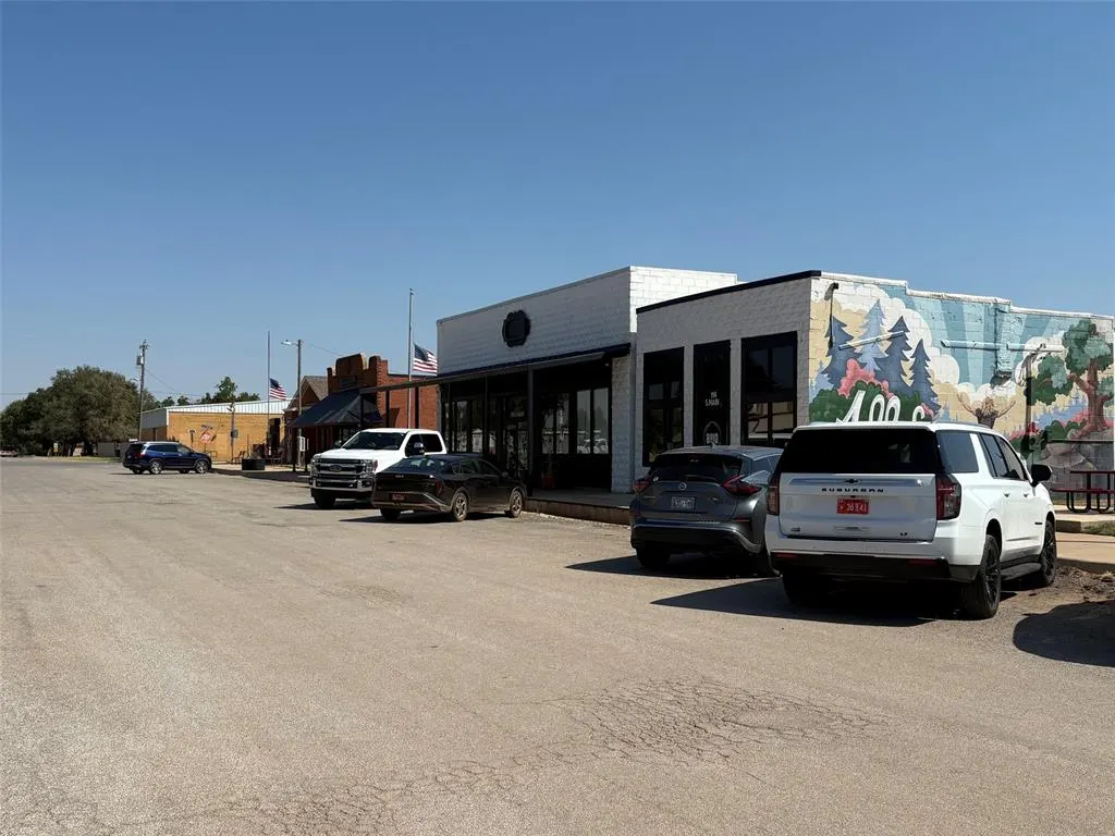 Photo 11 — 205 S Main Street, Cashion, OK 73016