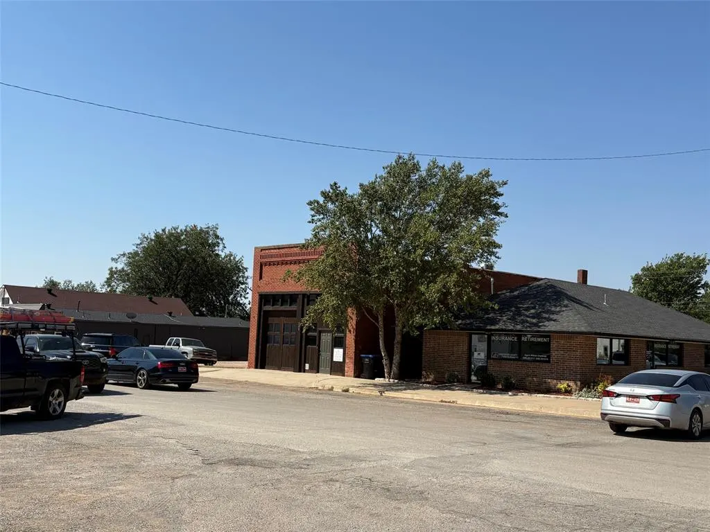 Photo 12 — 205 S Main Street, Cashion, OK 73016