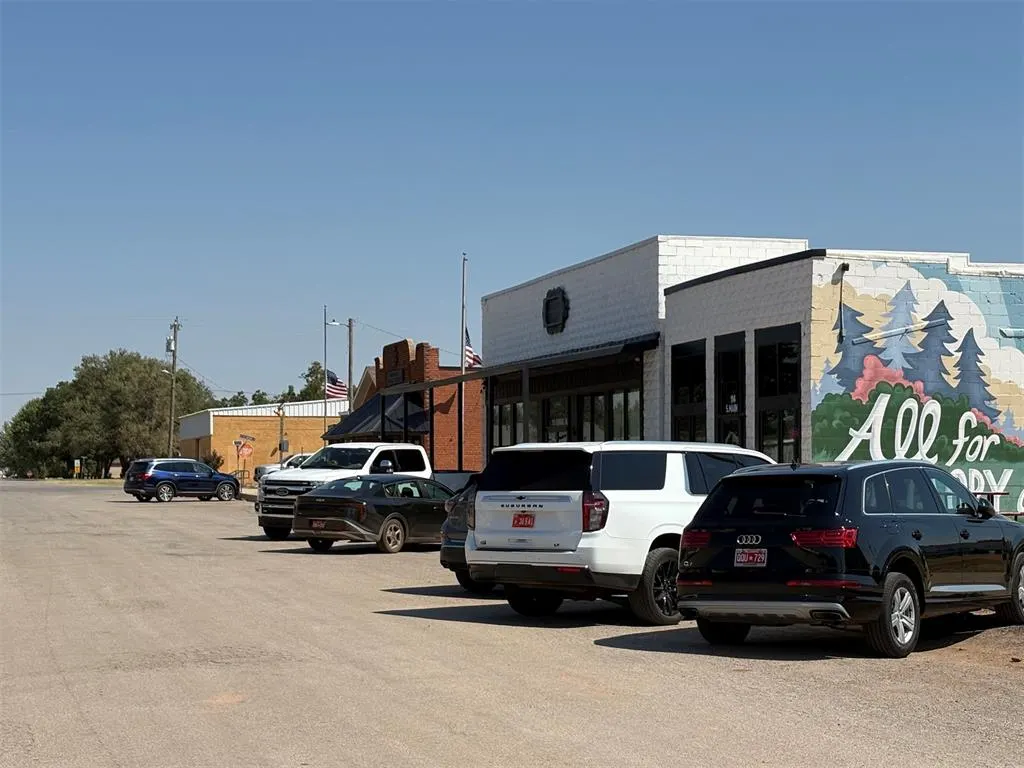 Photo 13 — 205 S Main Street, Cashion, OK 73016