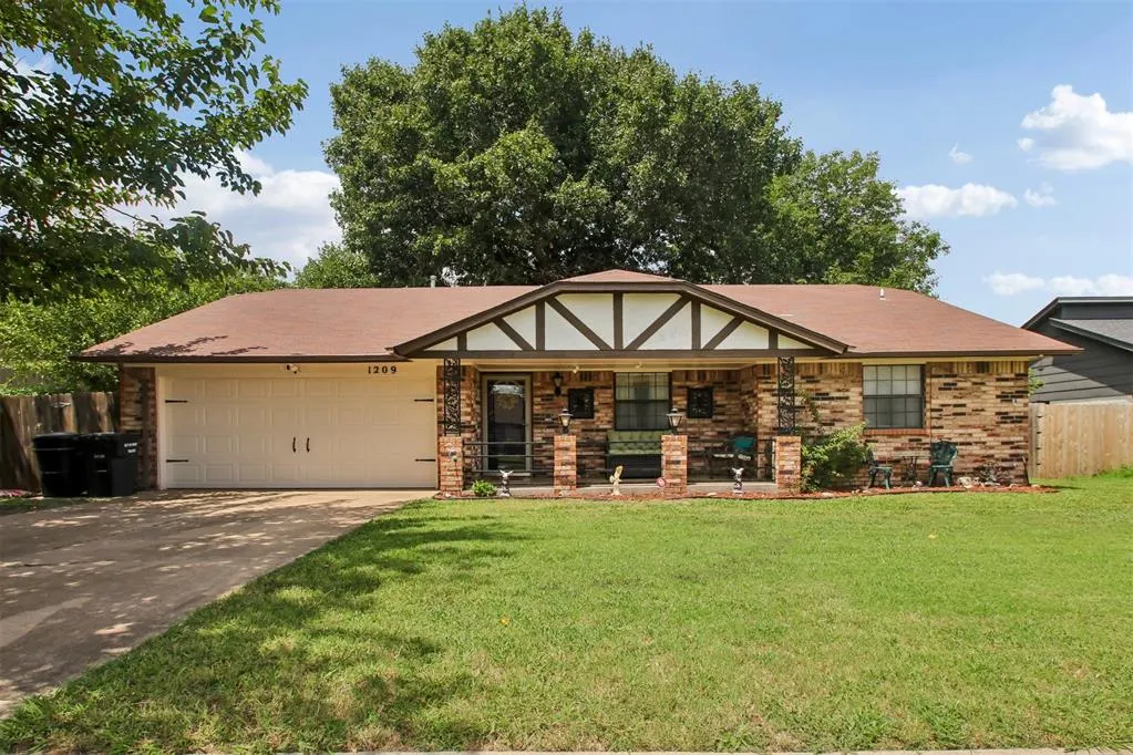 Front exterior — 1209 NE 6th Street, Moore, OK 73160