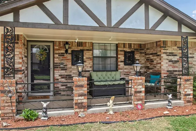 Photo 3 — 1209 NE 6th Street, Moore, OK 73160