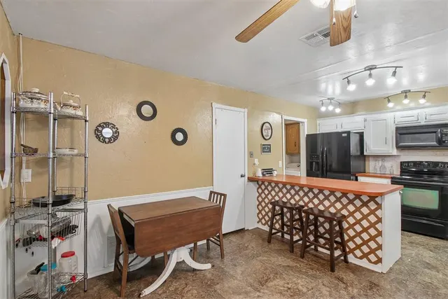 Photo 8 — 1209 NE 6th Street, Moore, OK 73160