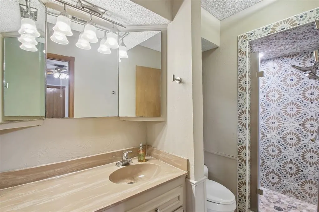 Photo 16 — 1209 NE 6th Street, Moore, OK 73160