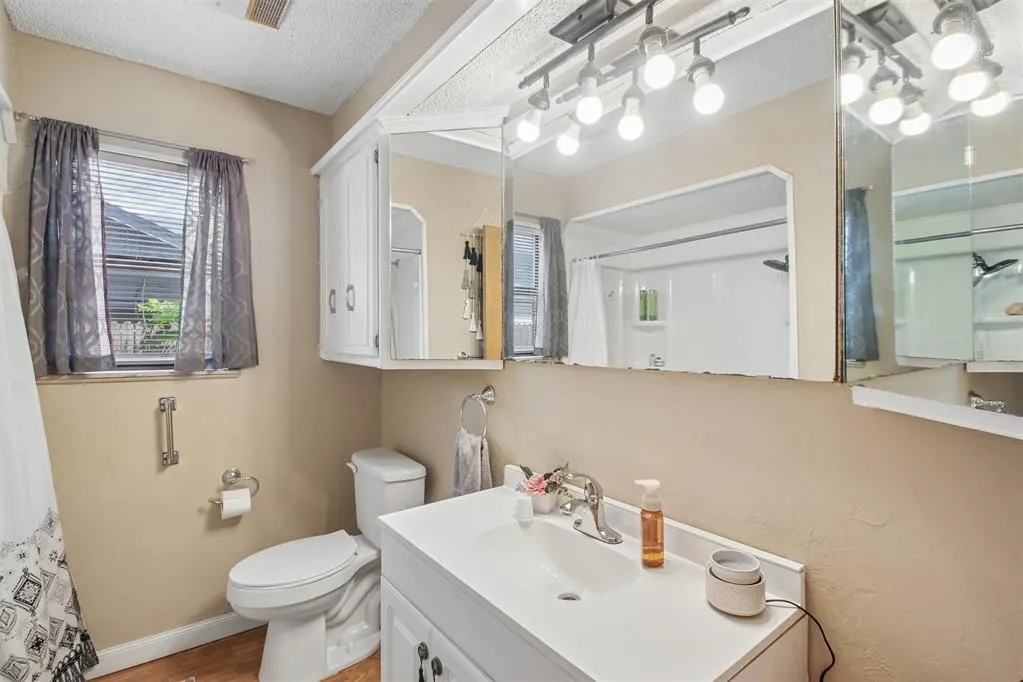 Photo 21 — 1209 NE 6th Street, Moore, OK 73160
