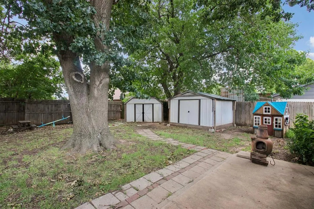 Photo 23 — 1209 NE 6th Street, Moore, OK 73160