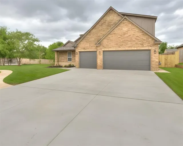Photo 3 — 14920 Winoma Drive, Oklahoma City, OK 73142