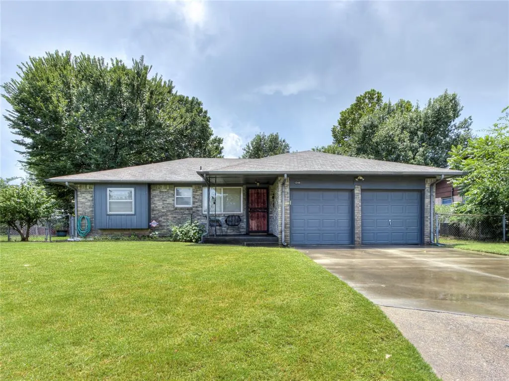 Front exterior — 1048 NW 6th Place, Moore, OK 73160