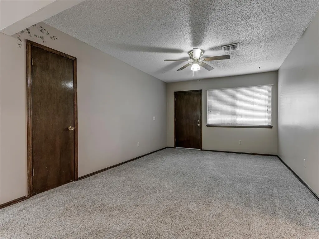Photo 3 — 1048 NW 6th Place, Moore, OK 73160