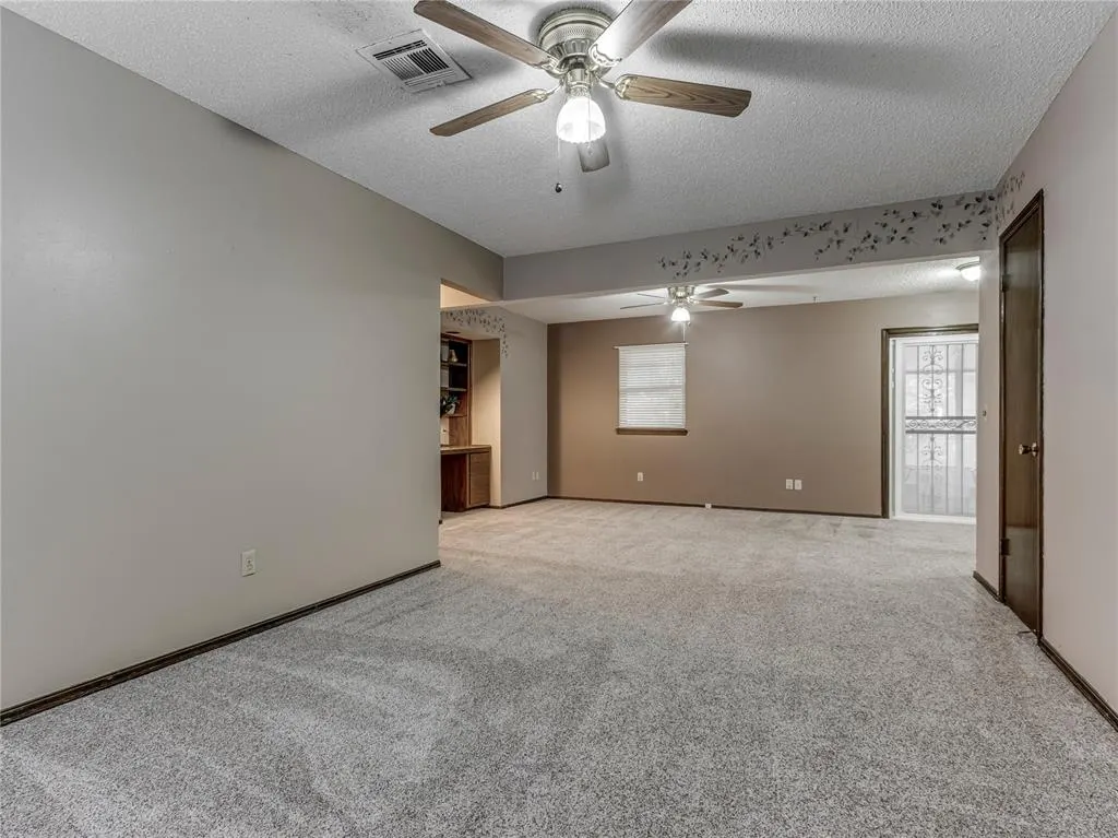 Photo 4 — 1048 NW 6th Place, Moore, OK 73160