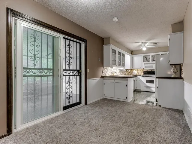 Photo 7 — 1048 NW 6th Place, Moore, OK 73160