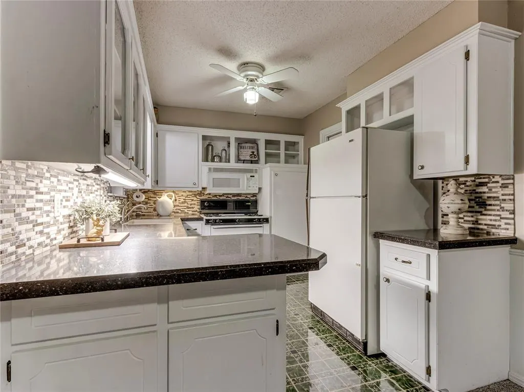 Photo 8 — 1048 NW 6th Place, Moore, OK 73160