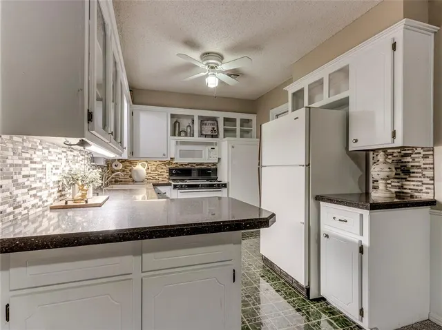 Photo 8 — 1048 NW 6th Place, Moore, OK 73160