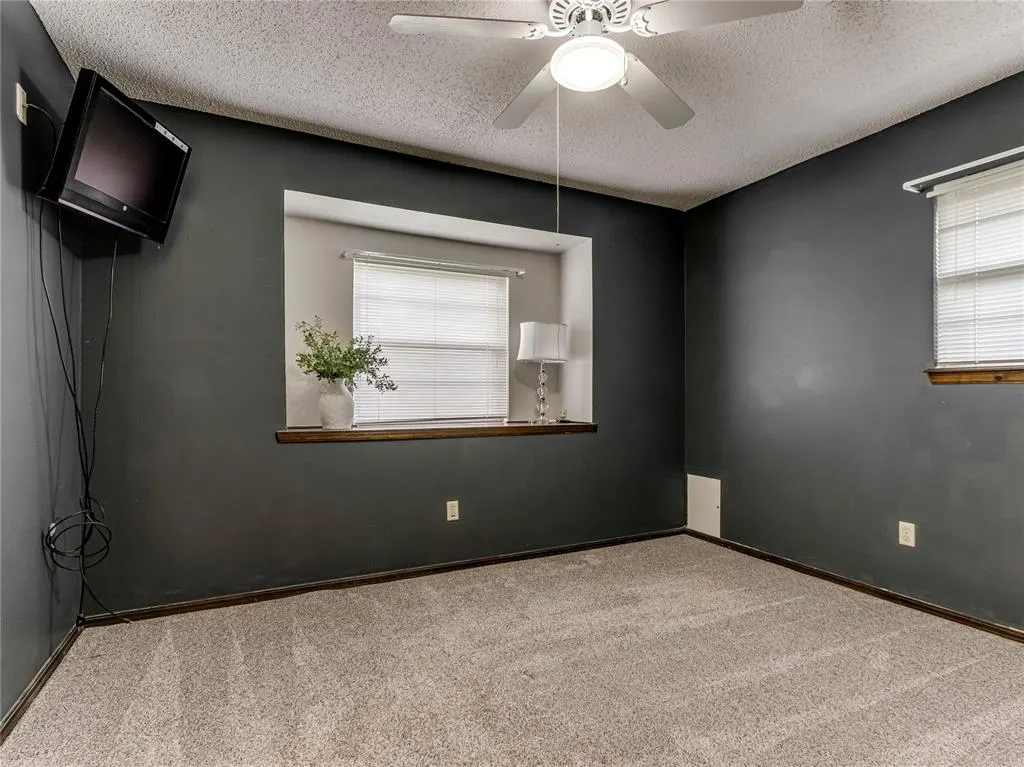 Photo 13 — 1048 NW 6th Place, Moore, OK 73160