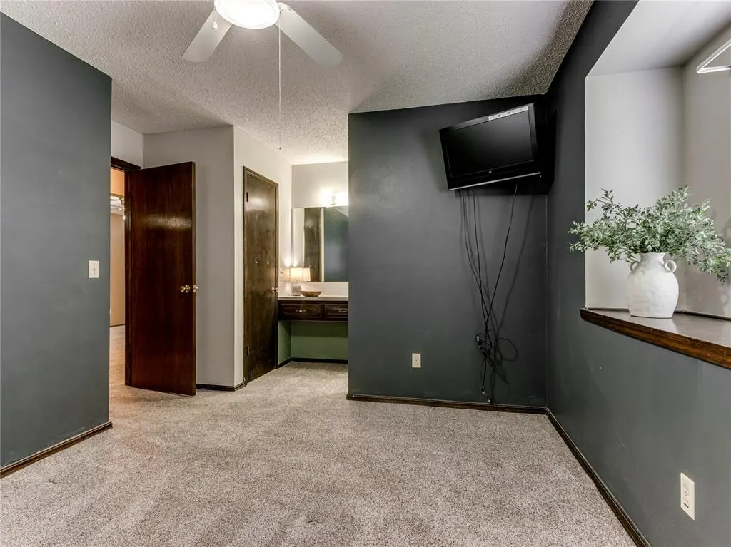 Photo 14 — 1048 NW 6th Place, Moore, OK 73160