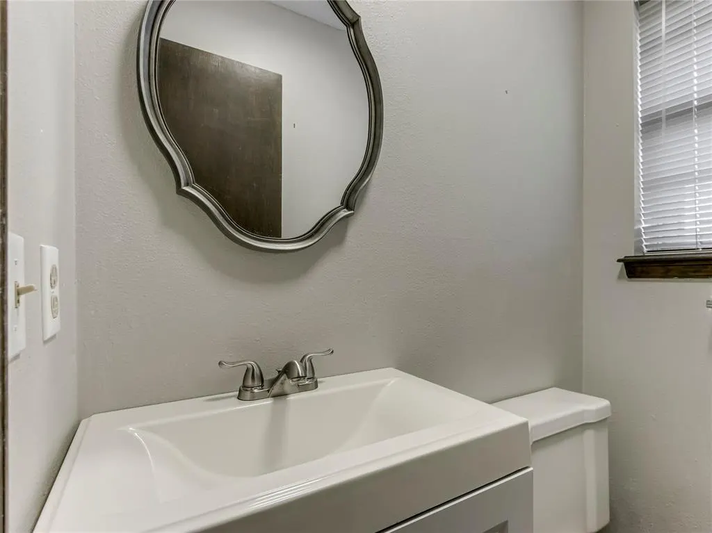 Photo 17 — 1048 NW 6th Place, Moore, OK 73160