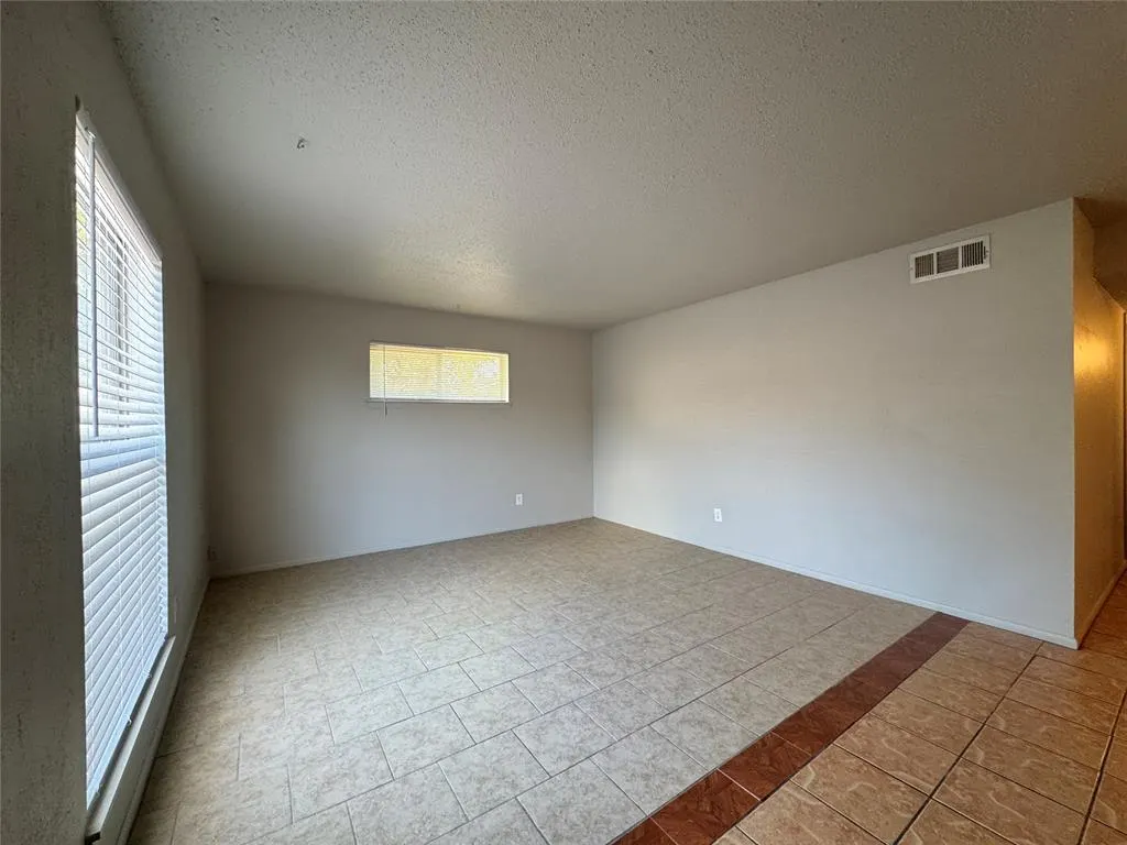 Photo 6 — 7413 Melrose Lane, Oklahoma City, OK 73127