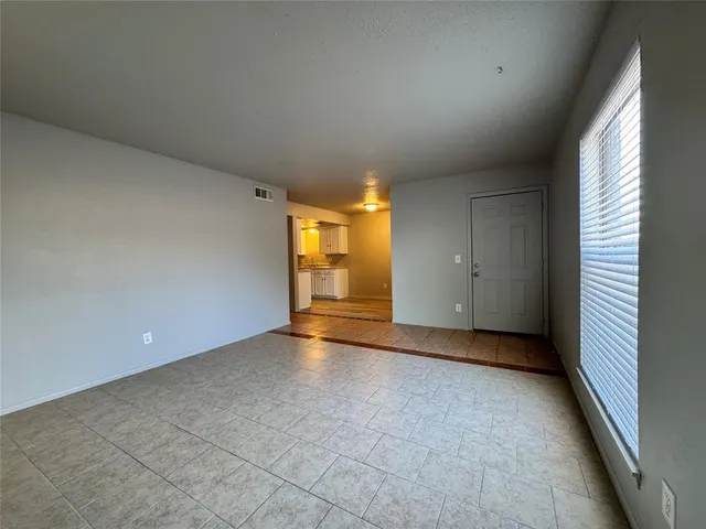 Photo 7 — 7413 Melrose Lane, Oklahoma City, OK 73127