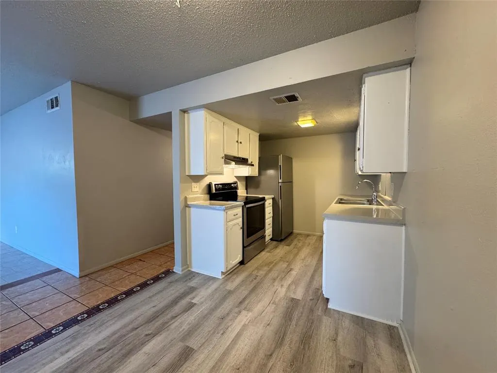 Photo 11 — 7413 Melrose Lane, Oklahoma City, OK 73127