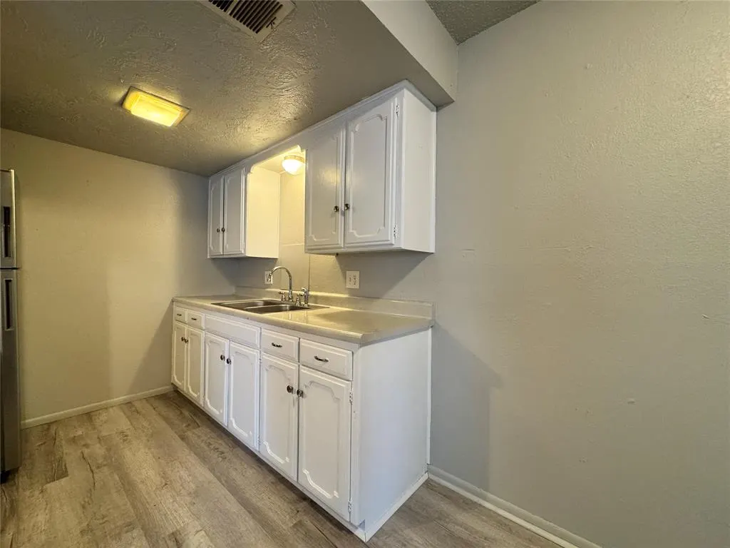 Photo 12 — 7413 Melrose Lane, Oklahoma City, OK 73127