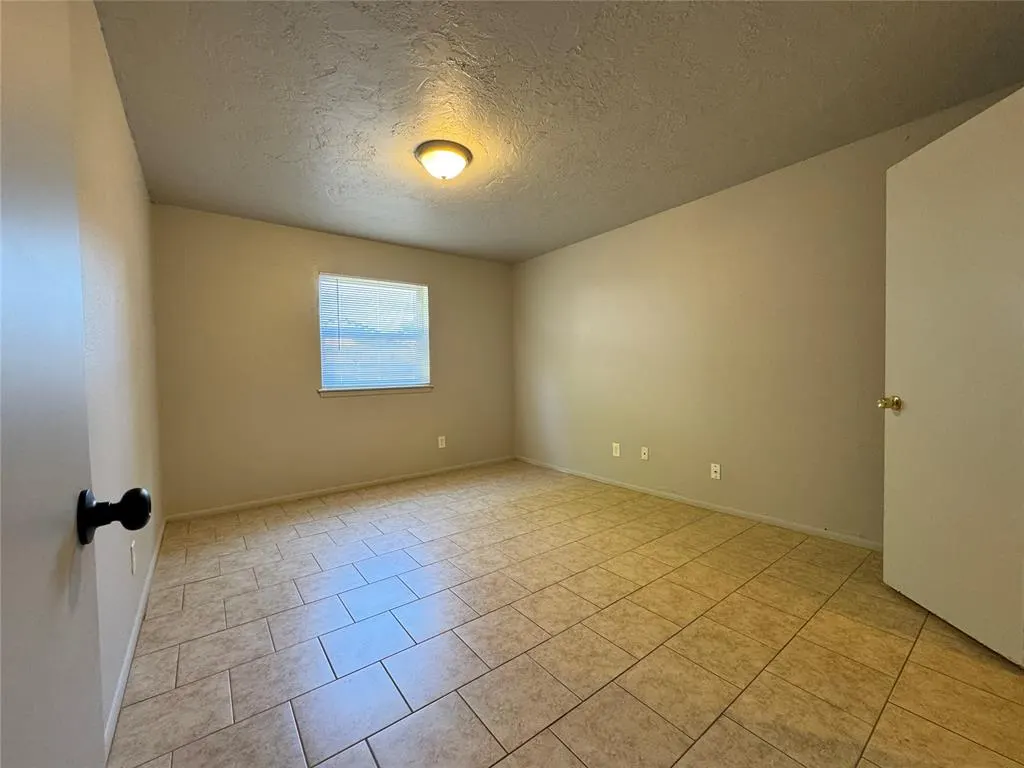 Photo 16 — 7413 Melrose Lane, Oklahoma City, OK 73127