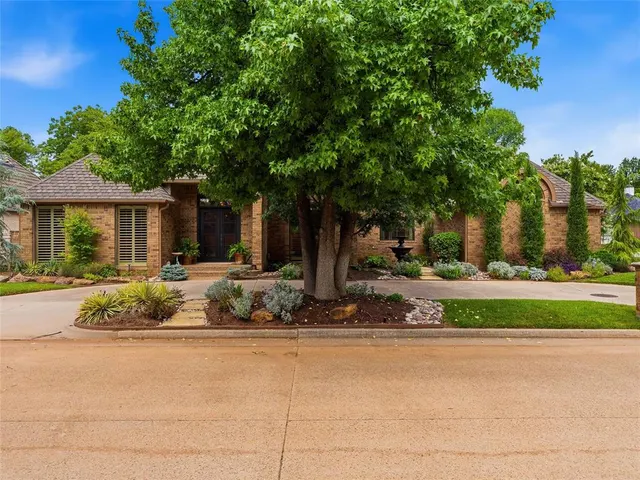 Photo 6 — 12505 Bocage Drive, Oklahoma City, OK 73142