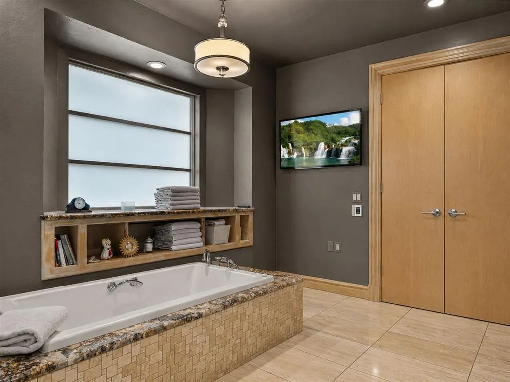 Photo 32 — 12505 Bocage Drive, Oklahoma City, OK 73142