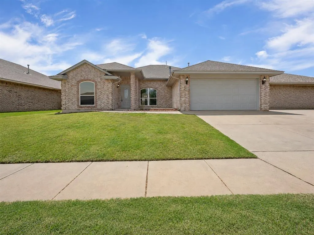 Front exterior — 909 Greenfield Avenue, Yukon, OK 73099