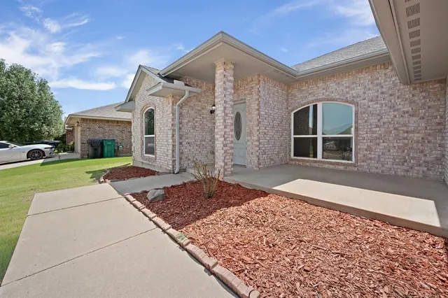 Photo 3 — 909 Greenfield Avenue, Yukon, OK 73099