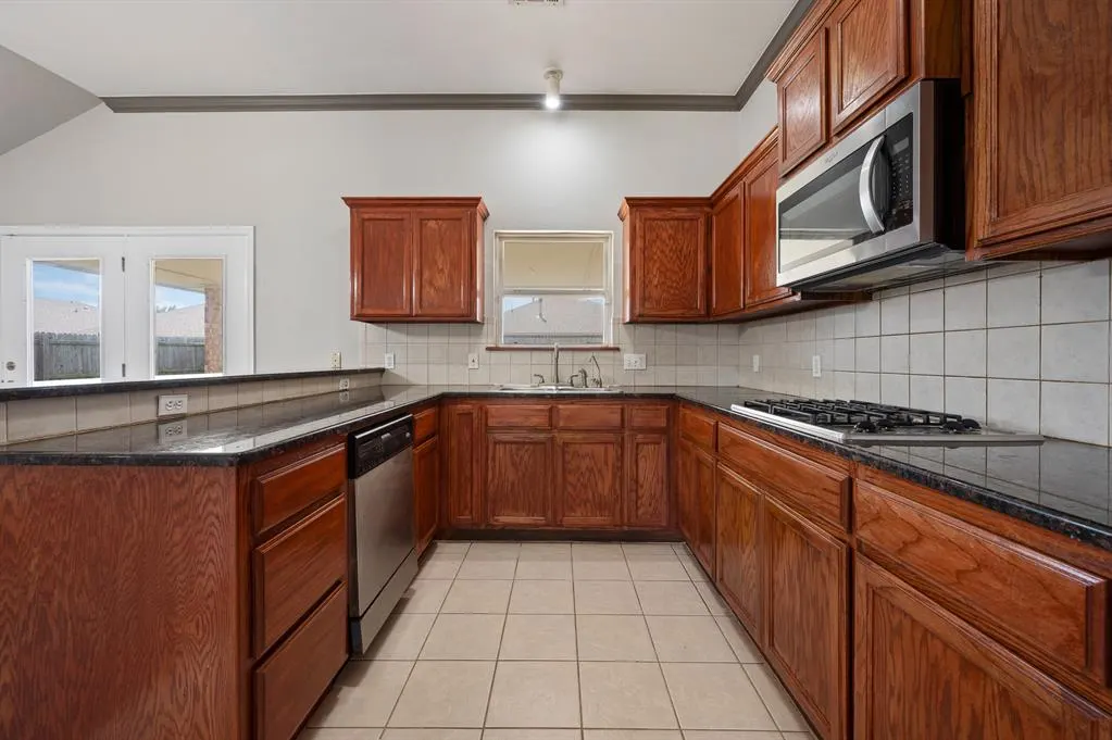 Photo 10 — 909 Greenfield Avenue, Yukon, OK 73099