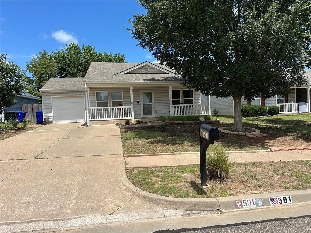 Photo 2 — 501 Poppy Lane, Norman, OK 73069