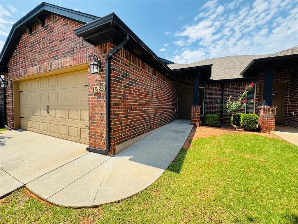 Photo 2 — 18123 Manera Way, Edmond, OK 73012