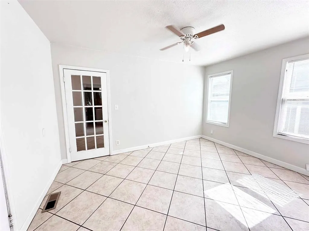 Photo 7 — 2305 NW 15th Street B, Oklahoma City, OK 73107