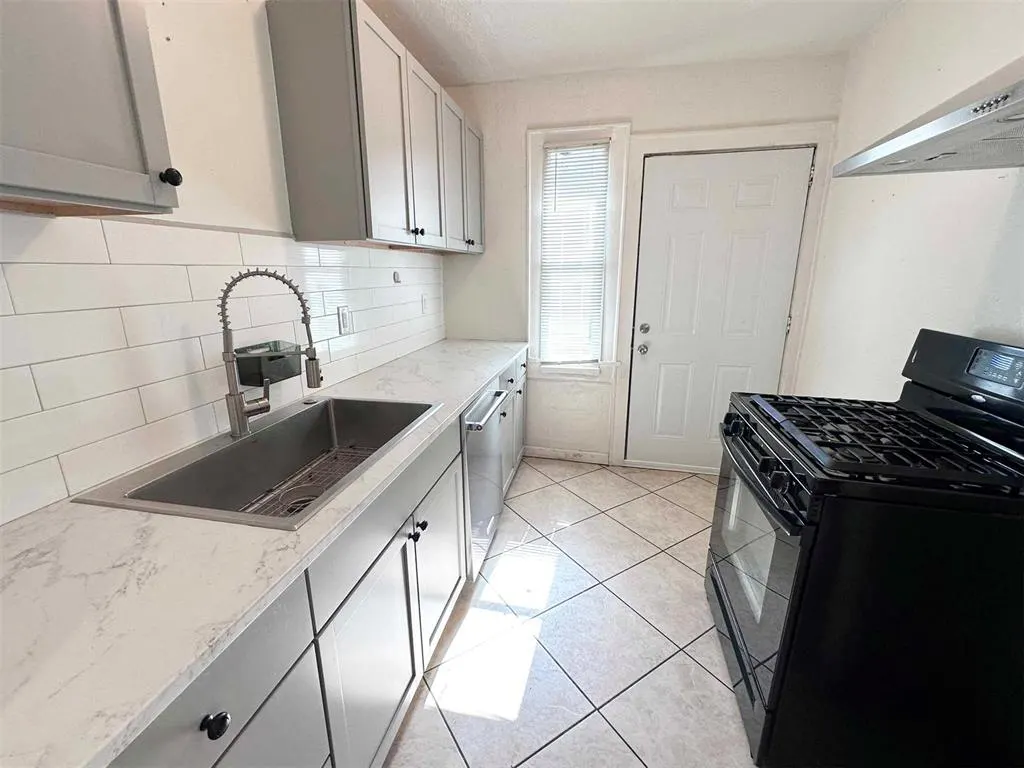 Photo 9 — 2305 NW 15th Street B, Oklahoma City, OK 73107