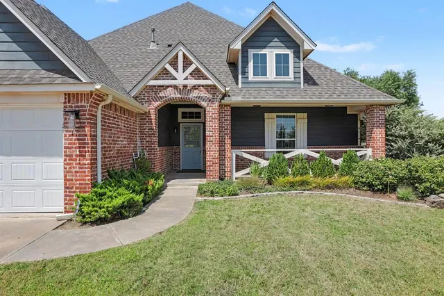 Photo 2 — 6233 Beverly Hills Drive, Edmond, OK 73034