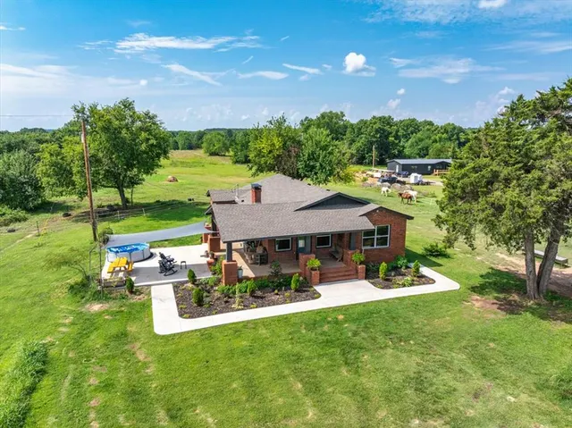 Photo 3 — 52364 W 271st Street, Stroud, OK 74079