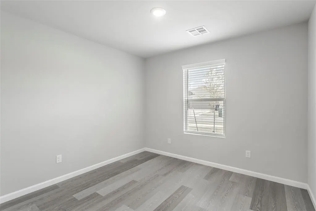 Photo 19 — 10413 SW 41st Street, Mustang, OK 73064