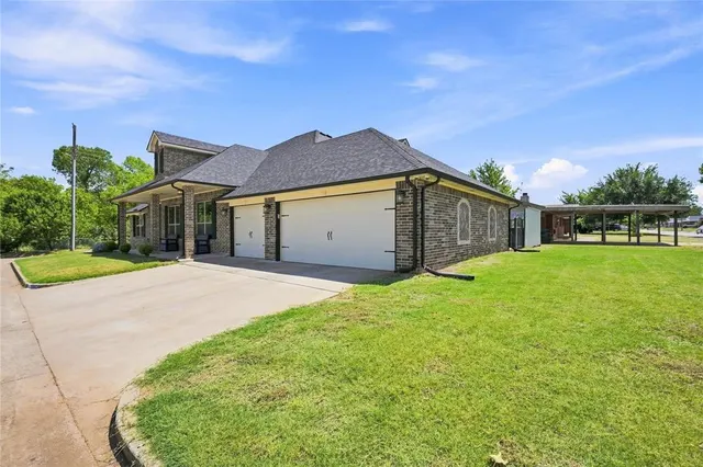 Photo 2 — 600 Del Haven Drive, Del City, OK 73115