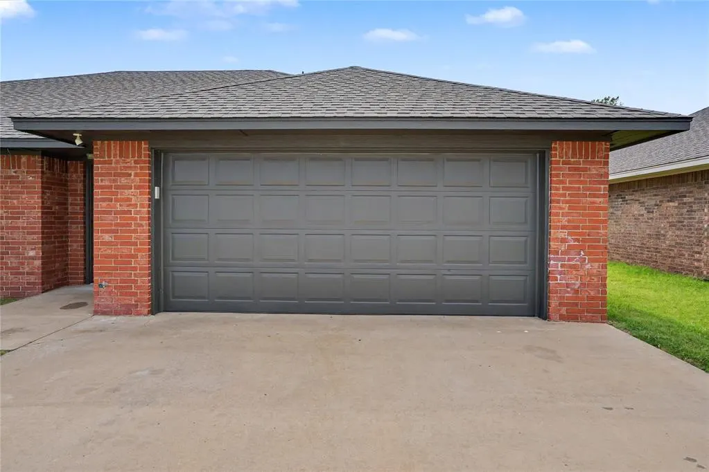 Photo 3 — 1613 Sommerset Place, Altus, OK 73521