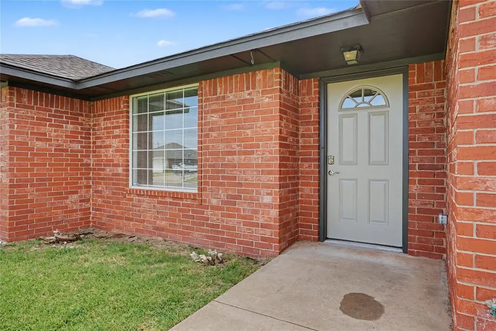 Photo 5 — 1613 Sommerset Place, Altus, OK 73521
