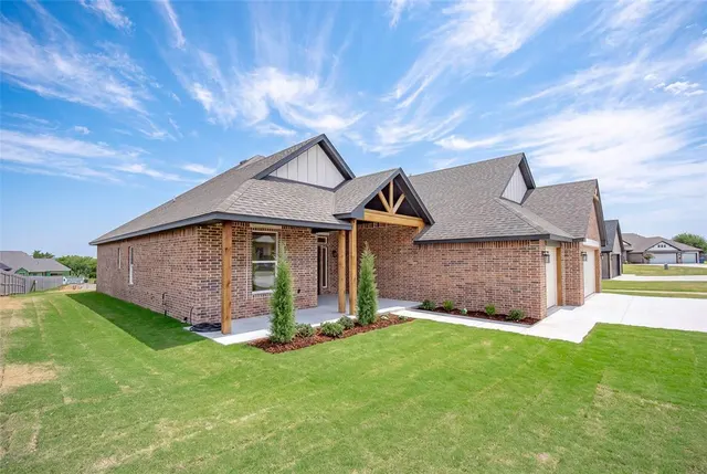 Photo 2 — 1429 Buckhorn Place, Tuttle, OK 73089