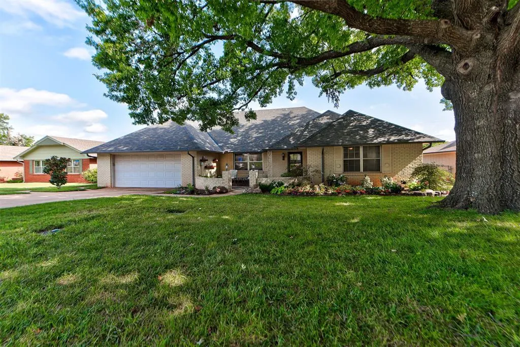 Front exterior — 2321 Ashwood Lane, Norman, OK 73071