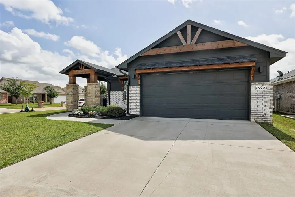 Photo 3 — 15924 Flat Hill Lane, Oklahoma City, OK 73170