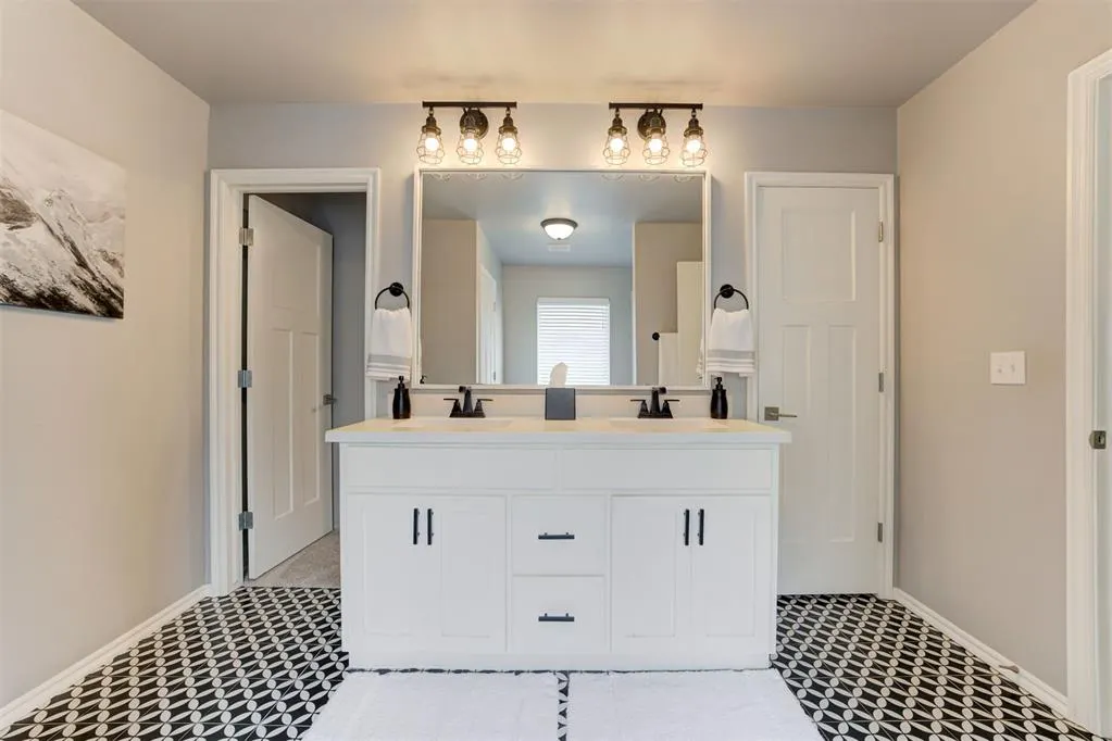 Photo 32 — 15924 Flat Hill Lane, Oklahoma City, OK 73170