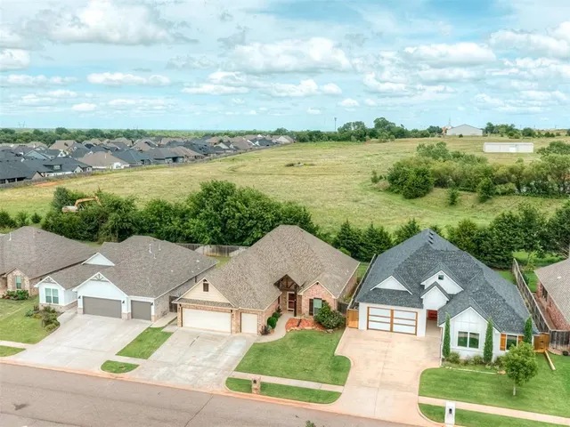 Photo 3 — 3715 Timberbrook Drive, Norman, OK 73069