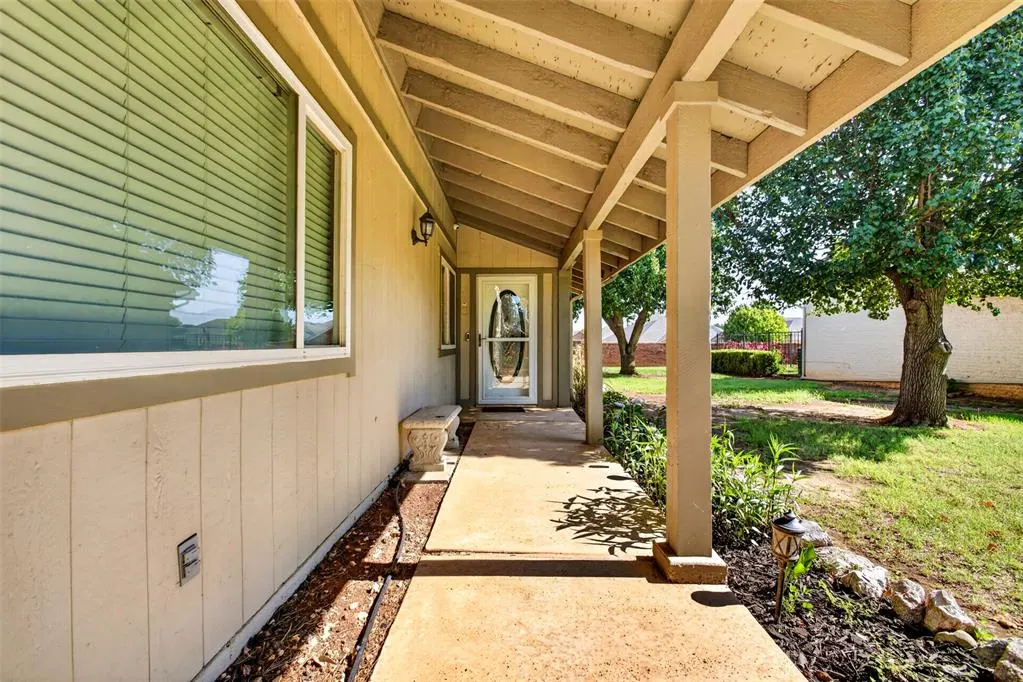 Photo 3 — 5808 Hefner Village Court, Oklahoma City, OK 73162