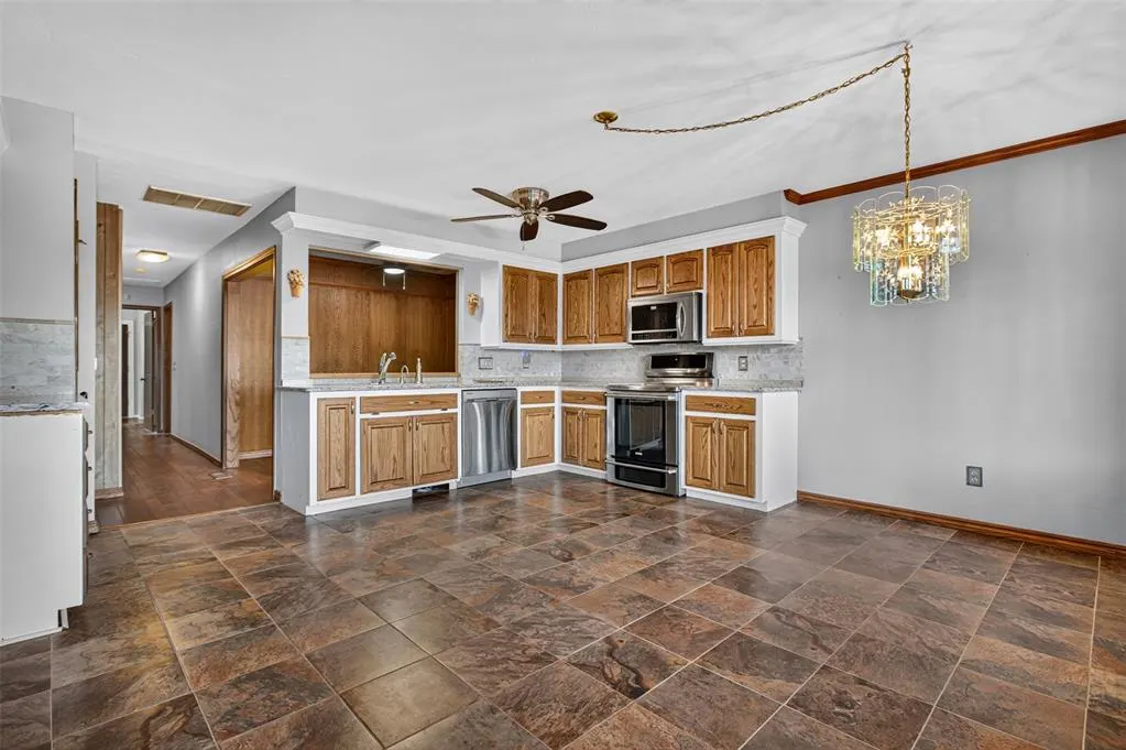 Photo 9 — 5808 Hefner Village Court, Oklahoma City, OK 73162