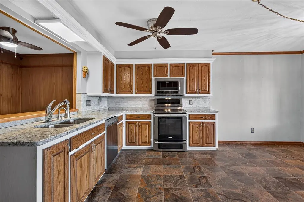 Photo 12 — 5808 Hefner Village Court, Oklahoma City, OK 73162