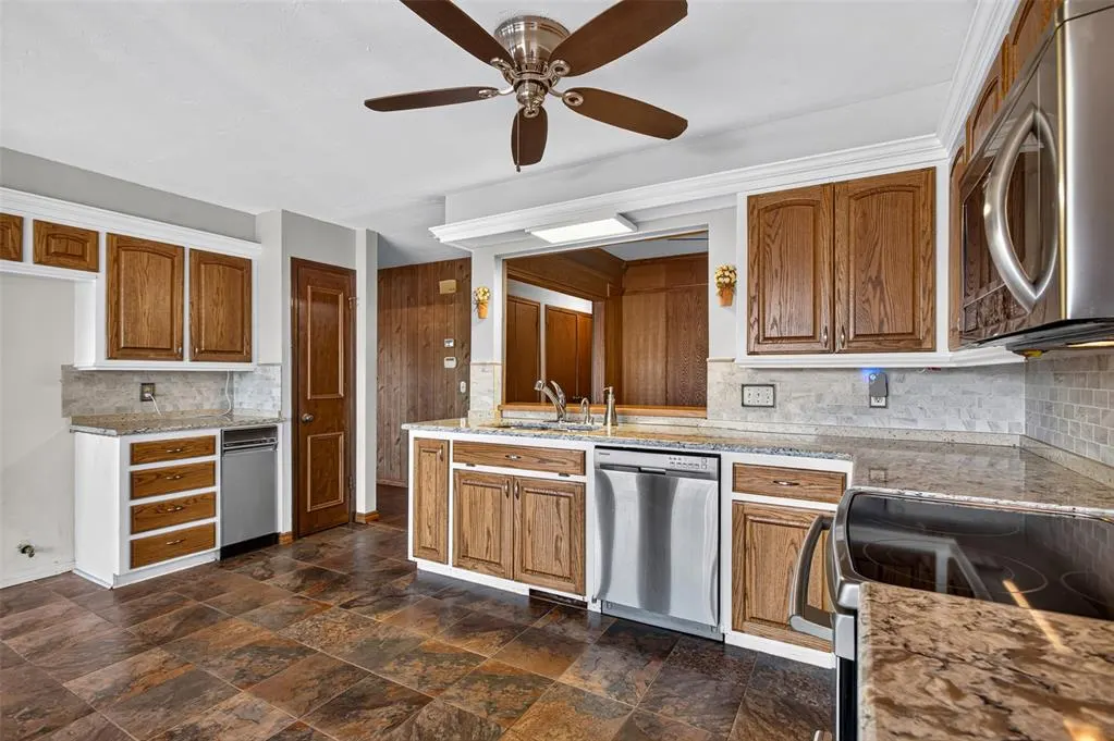 Photo 13 — 5808 Hefner Village Court, Oklahoma City, OK 73162