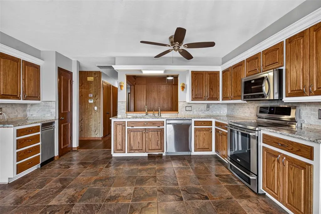 Photo 14 — 5808 Hefner Village Court, Oklahoma City, OK 73162